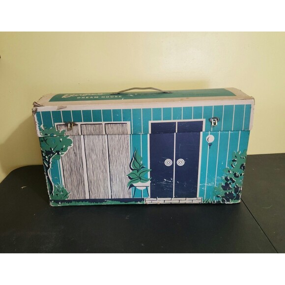 Barbie Dream House 1962 Vintage With Furniture and Accessories. (5697) - Picture 2 of 7